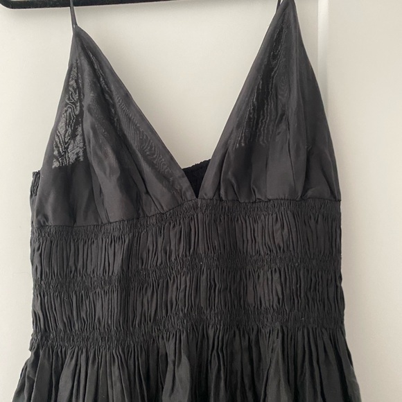 Moon River V neck midi dress in black - Picture 2 of 5